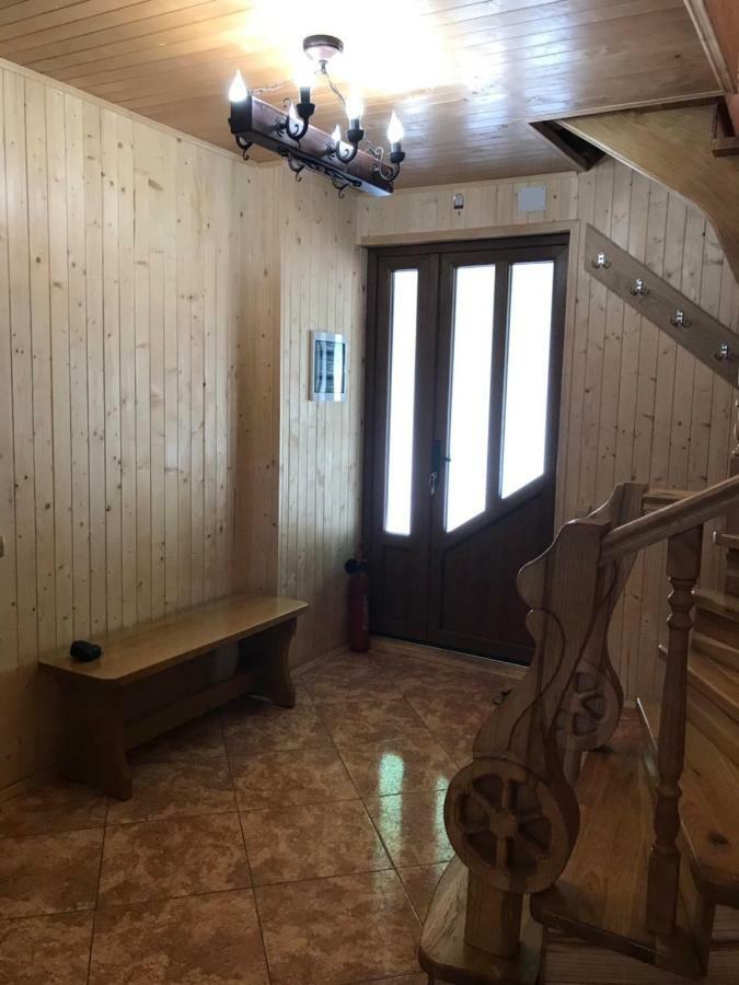 Villa Ялинка Myhove Esterno foto